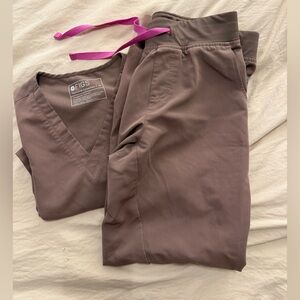 Women Zamora Jogger Scrub Pants & Women’s Catarina One Pocket Scrub Top Set